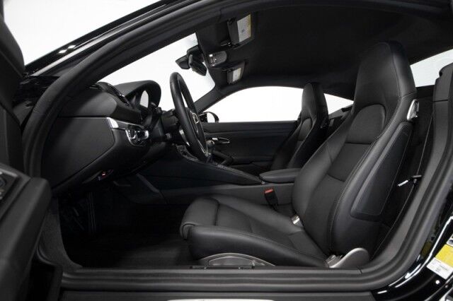 2025 Porsche Cayman photo 16