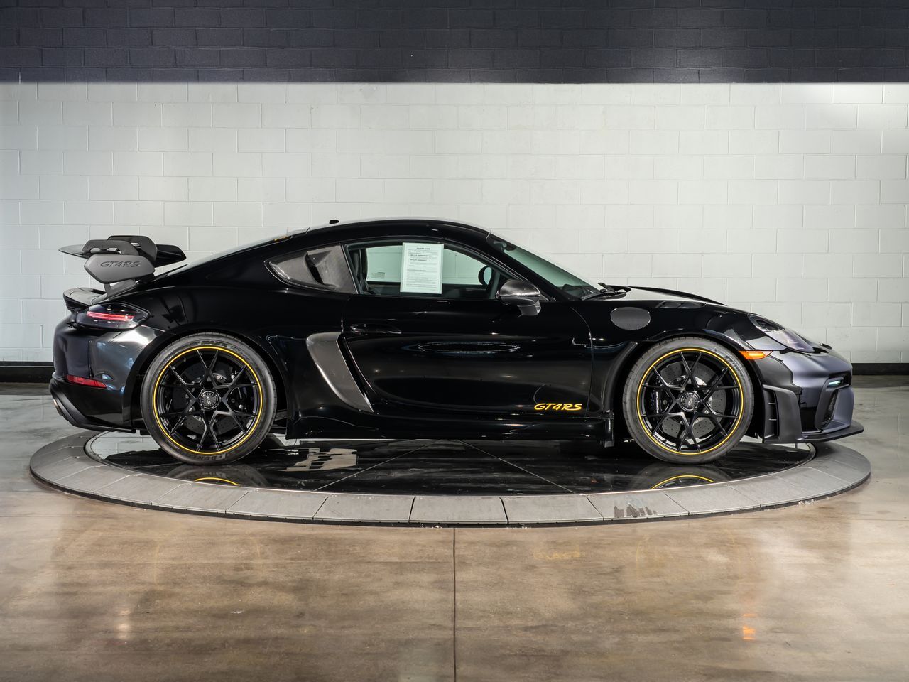 2025 Porsche 718 GT4 RS - Photo 8