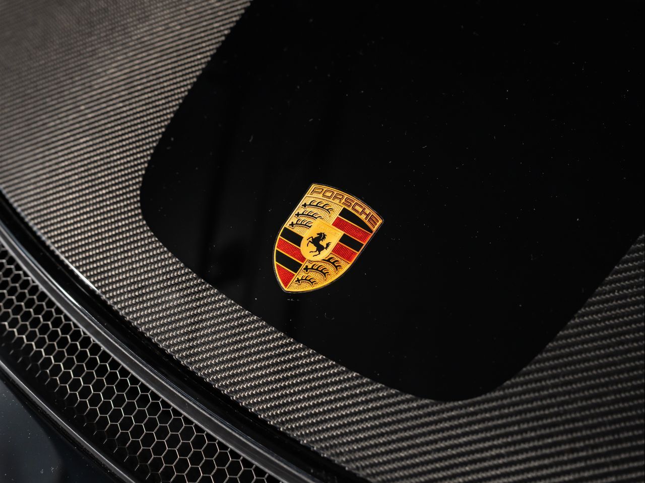 2025 Porsche 718 GT4 RS - Photo 13