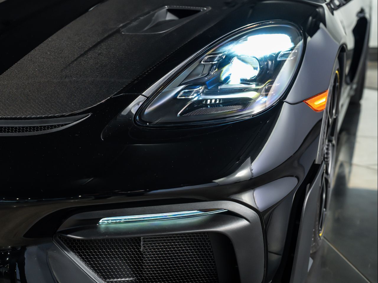 2025 Porsche 718 GT4 RS - Photo 12