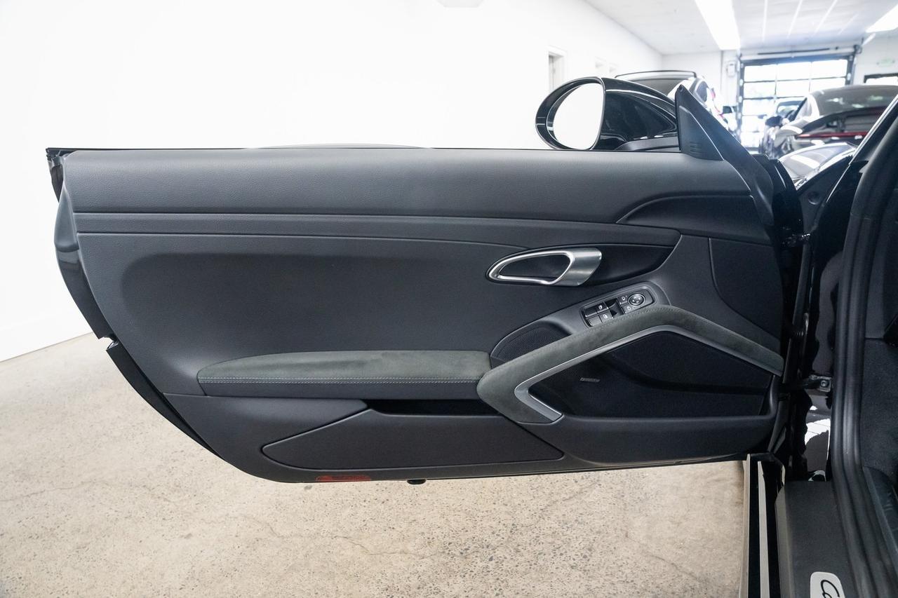 2025 Porsche 718 Cayman GTS 1 Owner Heated Seats Carbon Fiber Interior Trim Portland OR