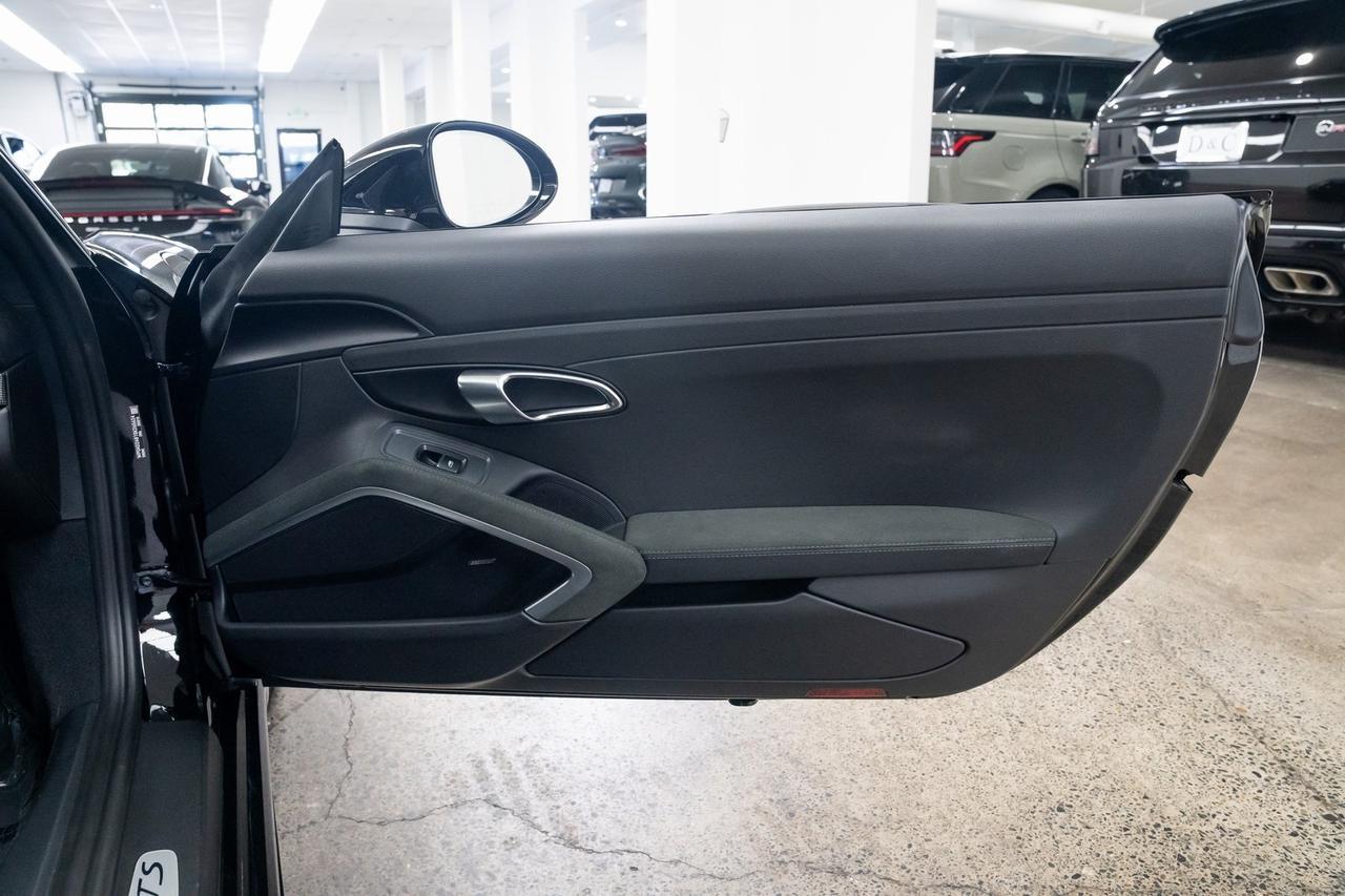 2025 Porsche 718 Cayman GTS 1 Owner Heated Seats Carbon Fiber Interior Trim Portland OR