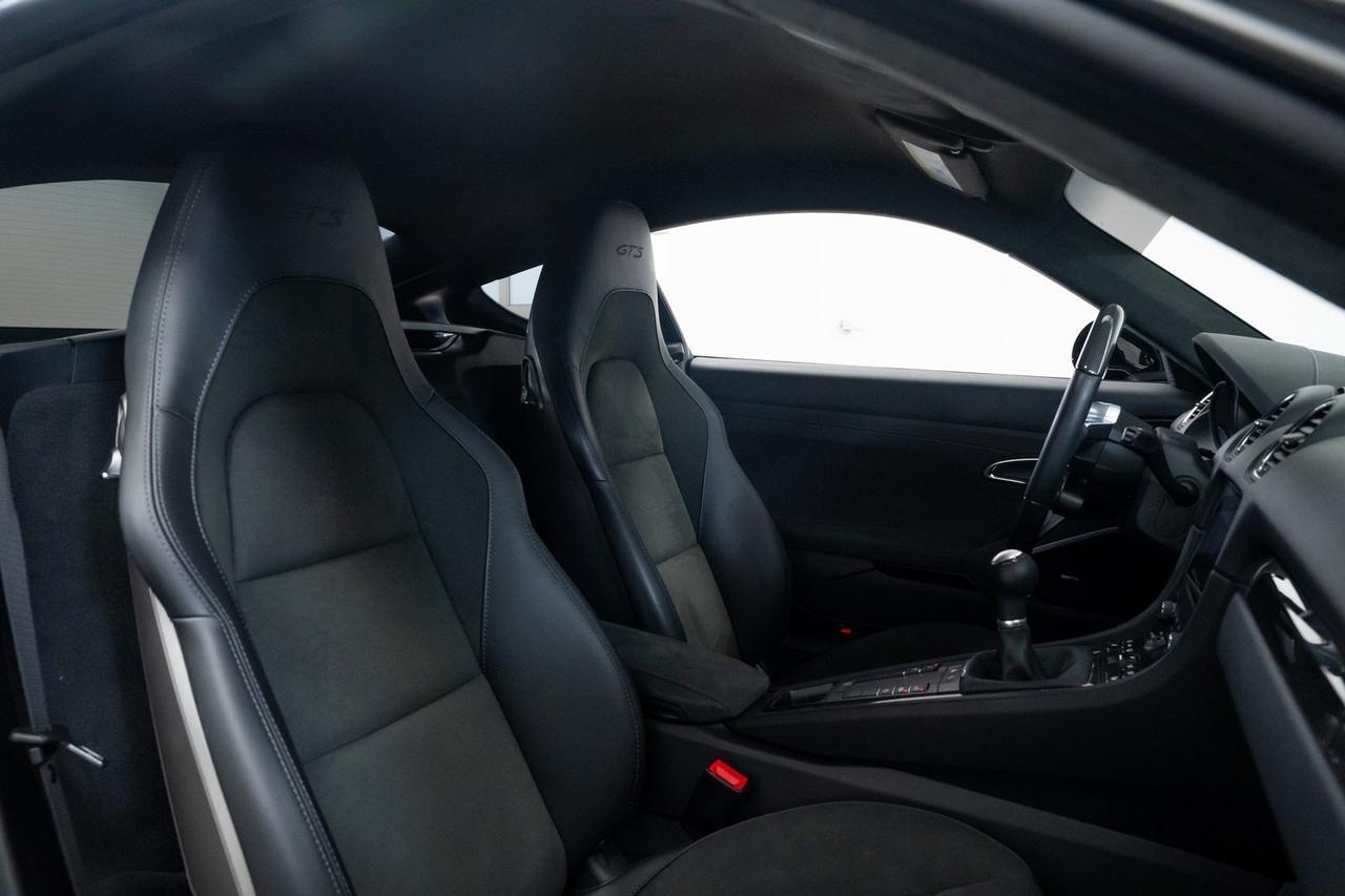 2025 Porsche 718 Cayman GTS 1 Owner Heated Seats Carbon Fiber Interior Trim Portland OR