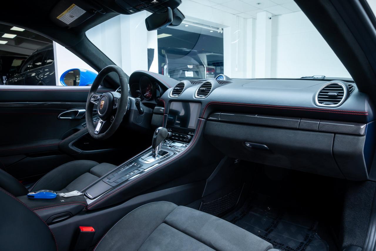 2025 Porsche 718 Cayman GTS 1 Owner / Premium Package / GTS Interior Package Portland OR