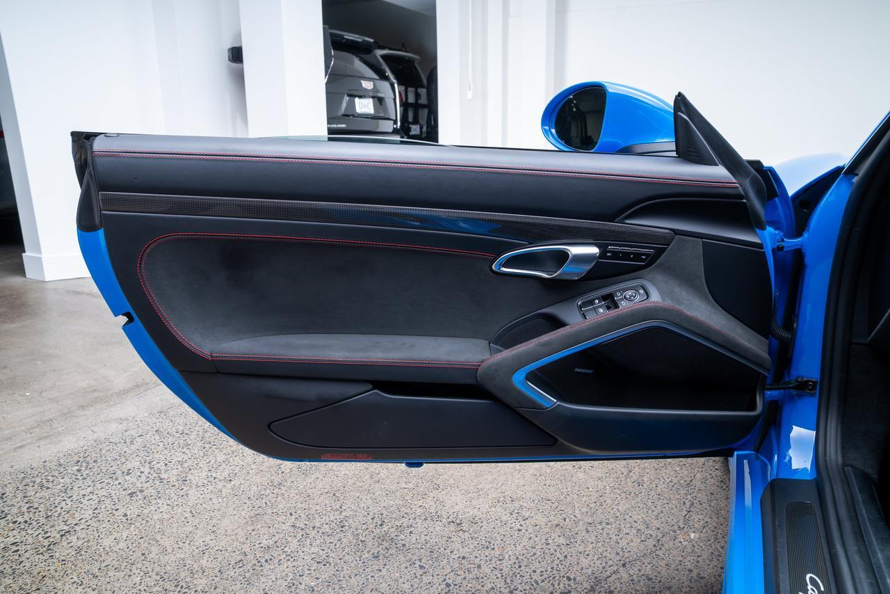 2025 Porsche 718 Cayman GTS 1 Owner / Premium Package / GTS Interior Package Portland OR