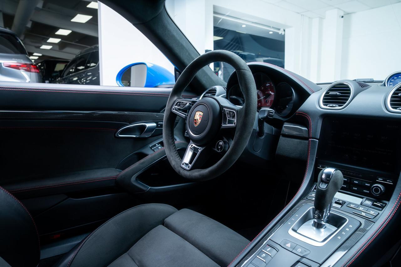 2025 Porsche 718 Cayman GTS 1 Owner / Premium Package / GTS Interior Package Portland OR