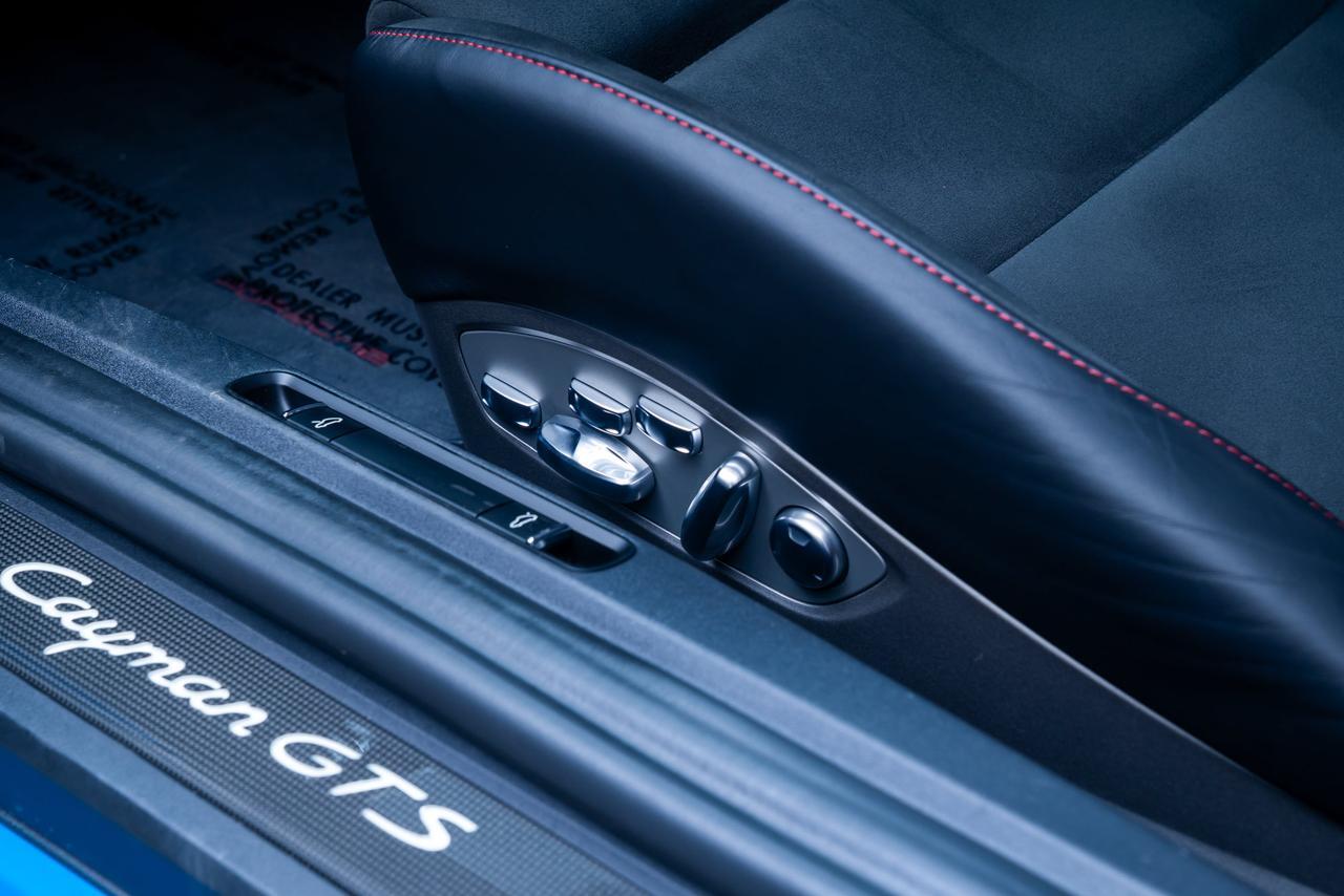 2025 Porsche 718 Cayman GTS 1 Owner / Premium Package / GTS Interior Package Portland OR