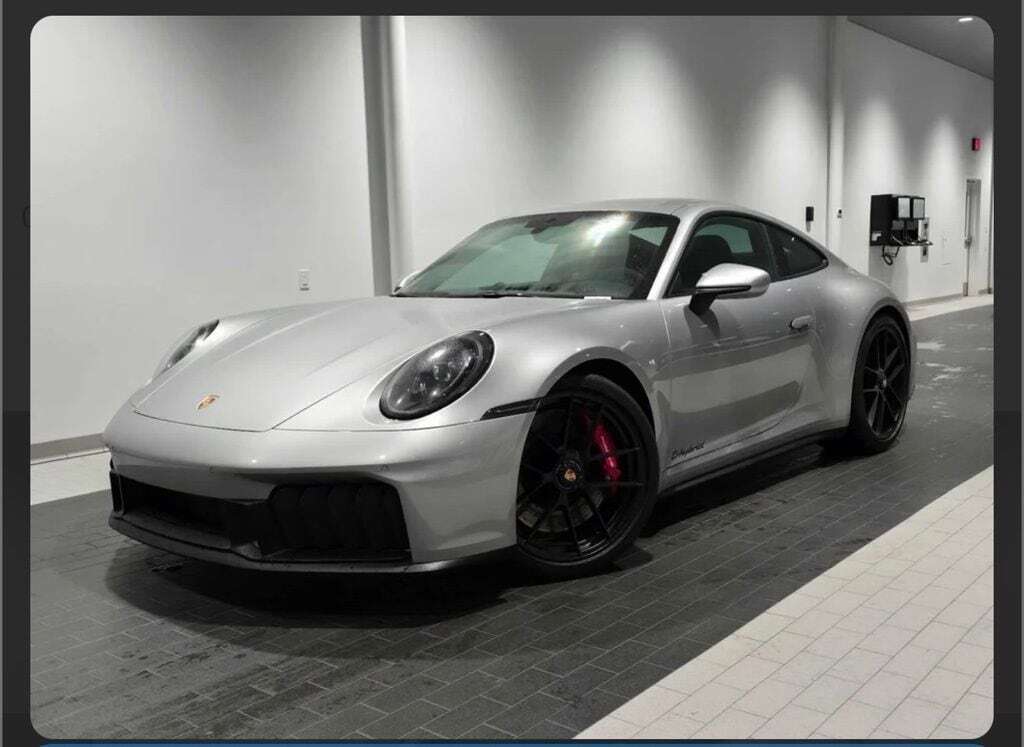 2025 Porsche 911 Carrera 4 GTS