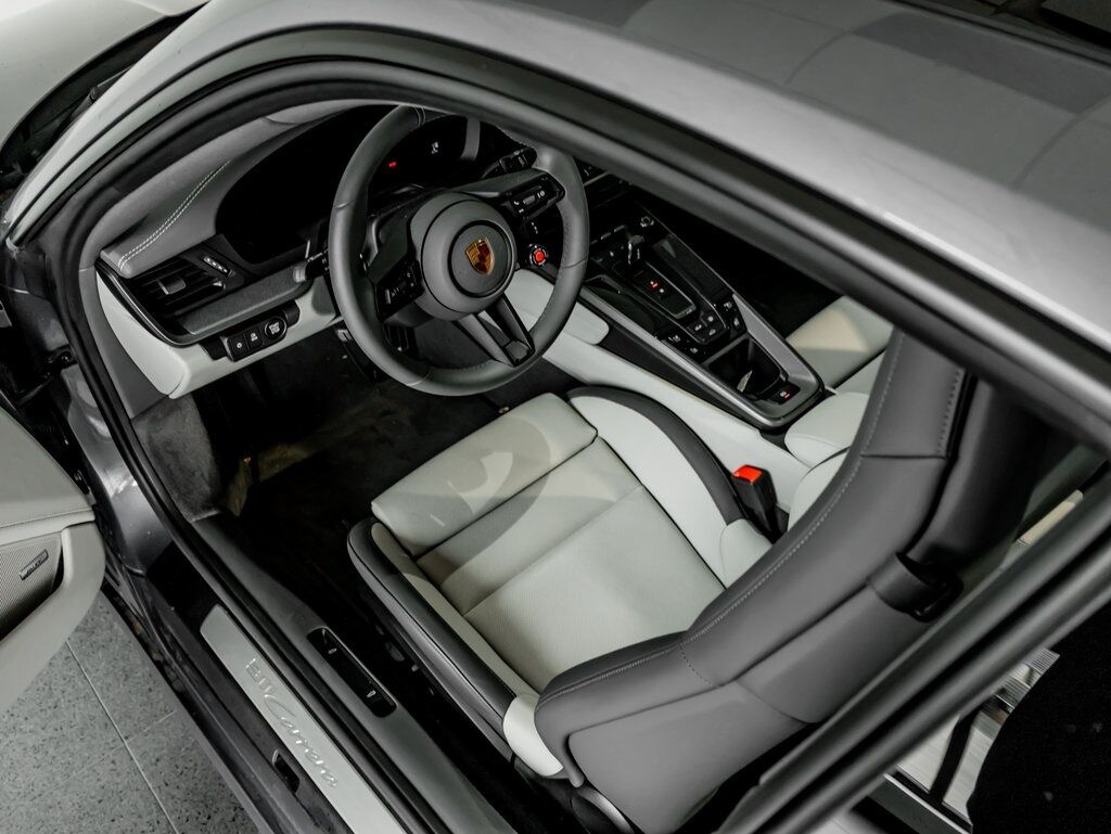 2025 Porsche 911 photo 4