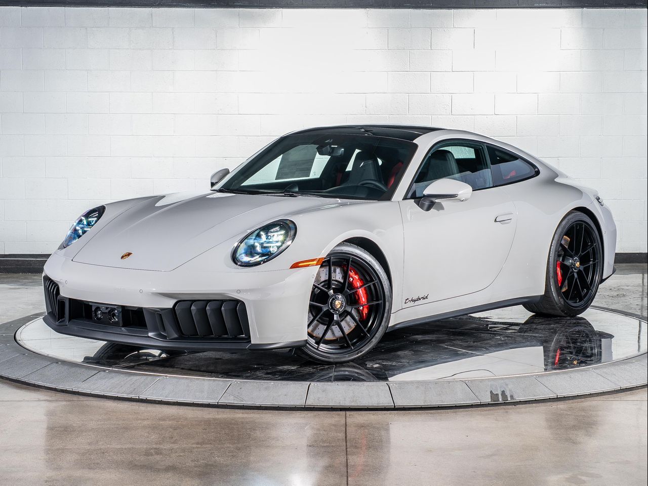 2026 Porsche 911 GTS photo 32