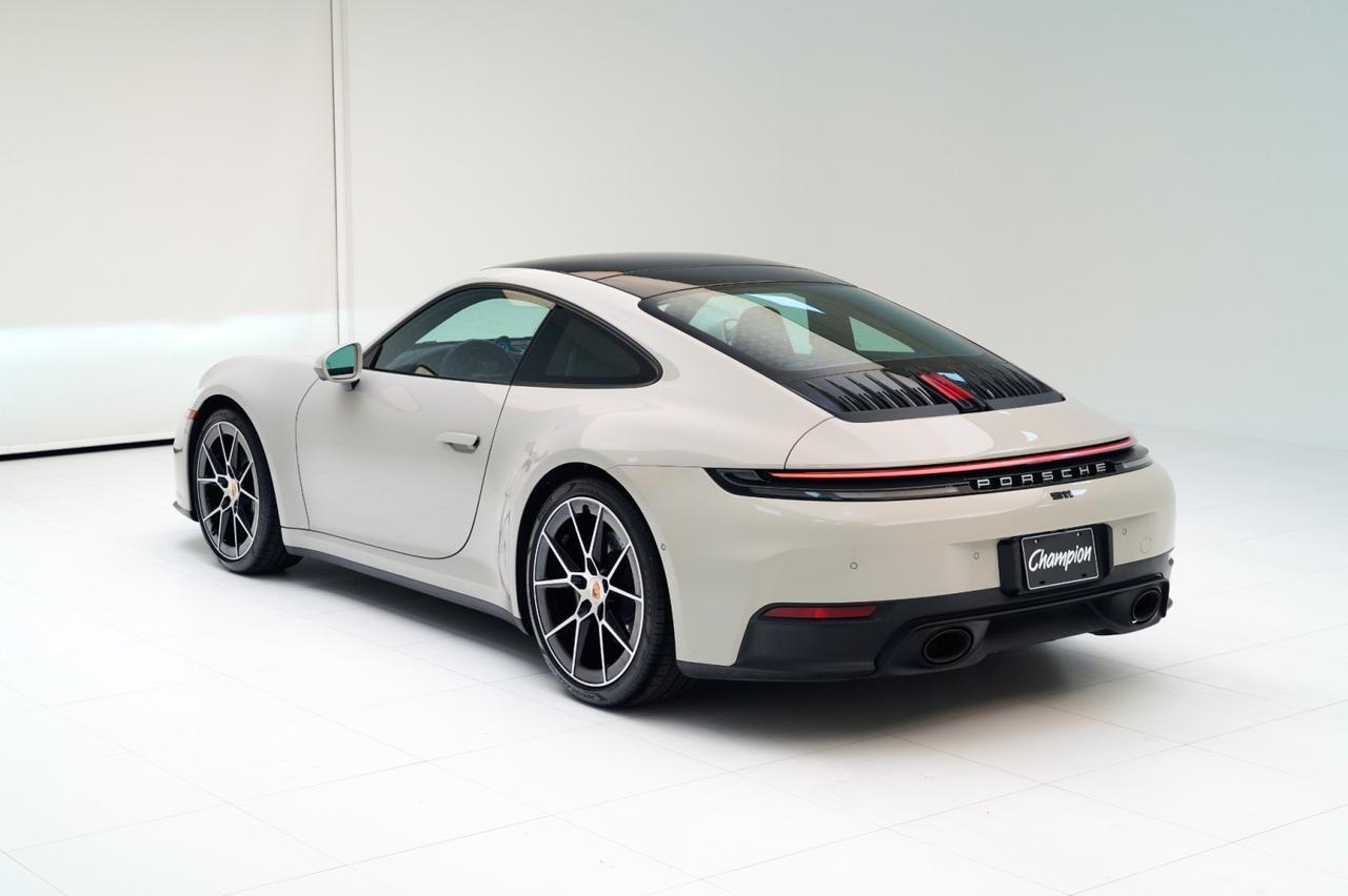 2025 Porsche 911 photo 3