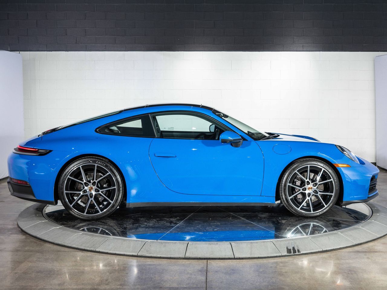 2025 Porsche 911 photo 7