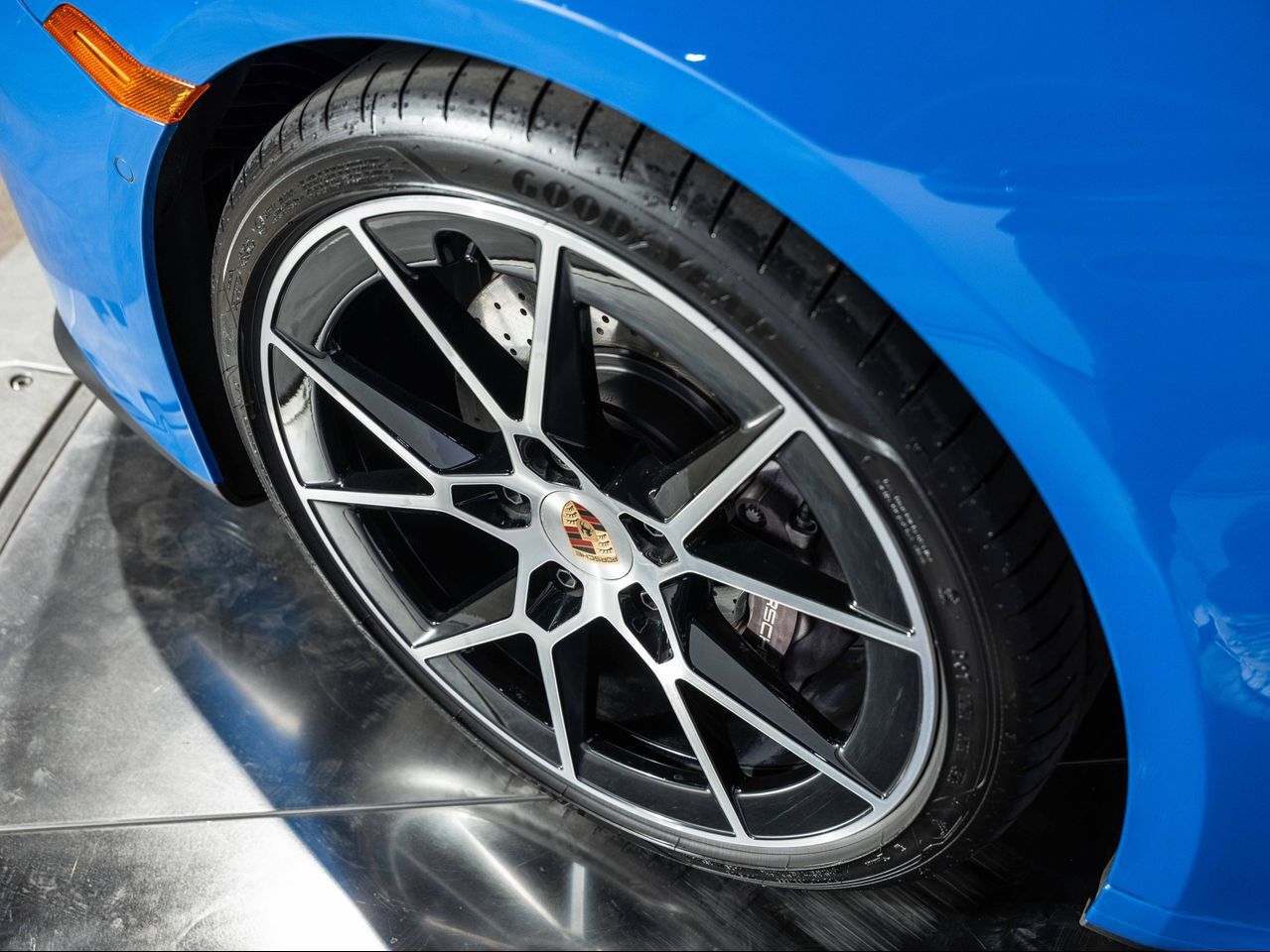 2025 Porsche 911 photo 14