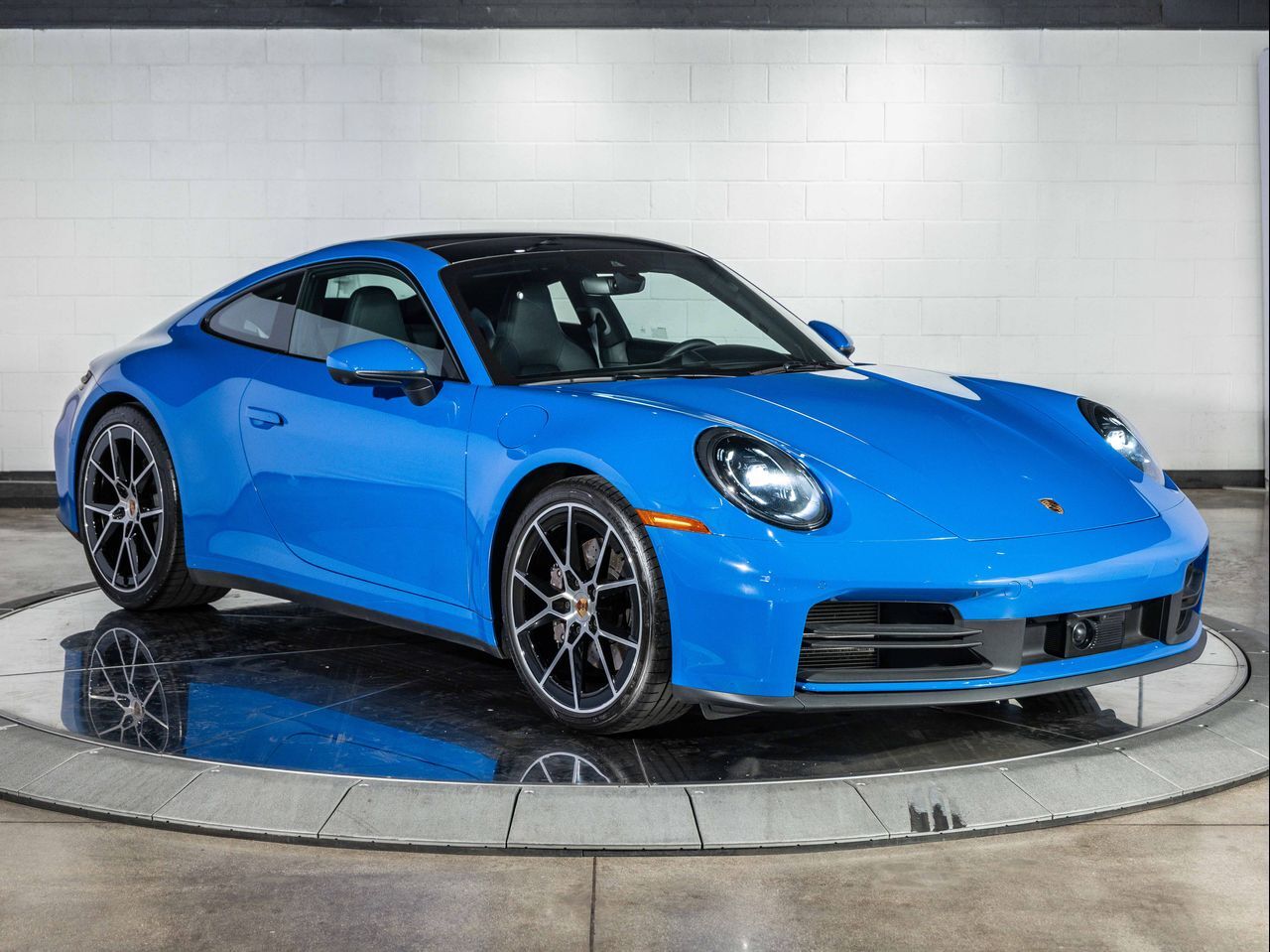 2025 Porsche 911 photo 8