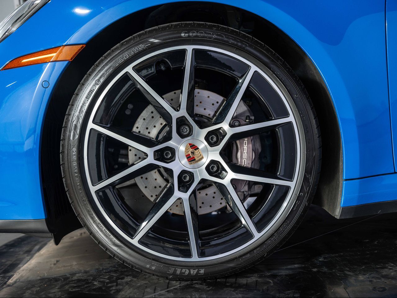 2025 Porsche 911 photo 13