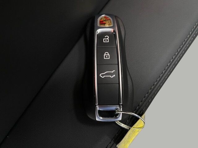 2025 Porsche Cayenne Appleton WI