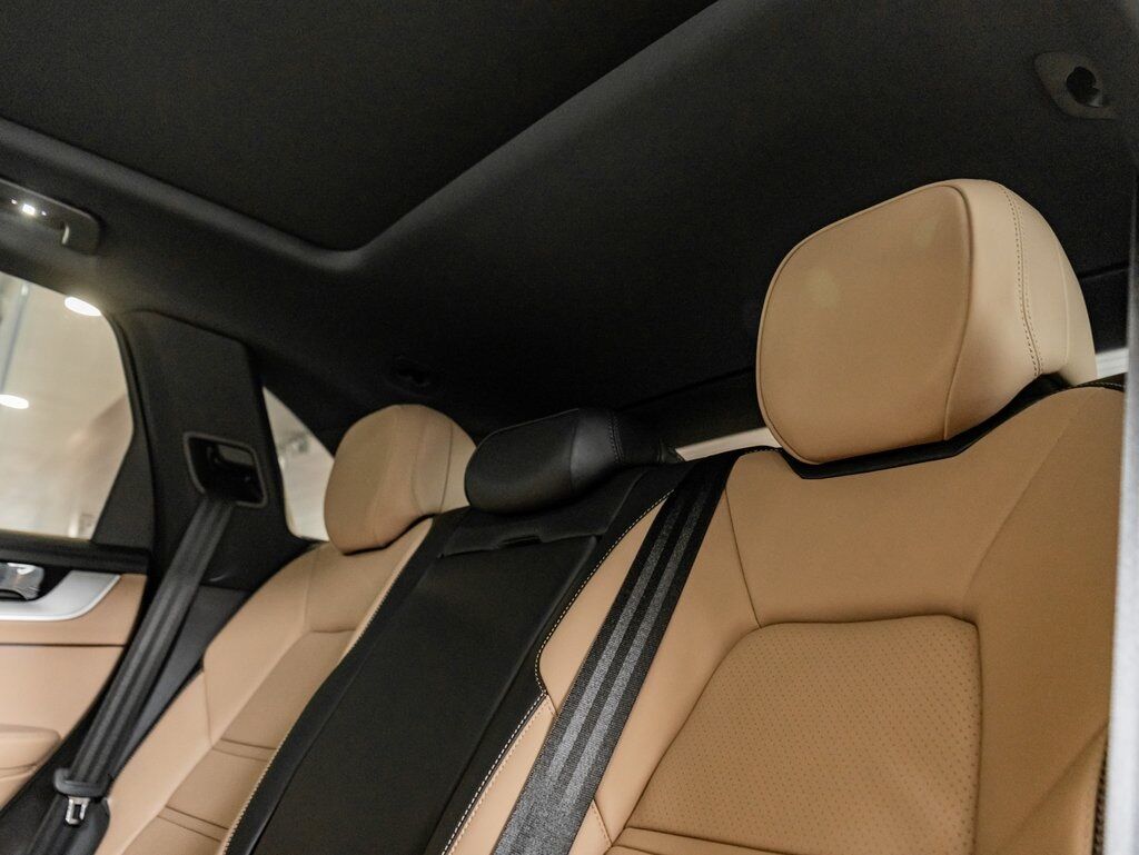 2025 Porsche Cayenne photo 24