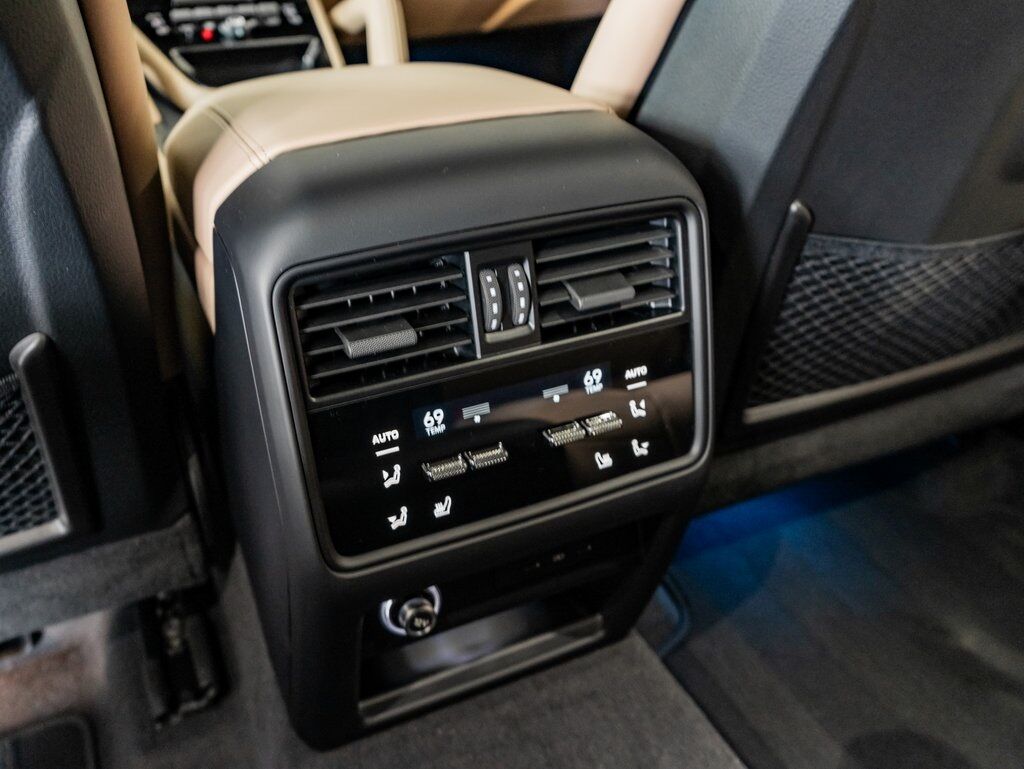 2025 Porsche Cayenne photo 23