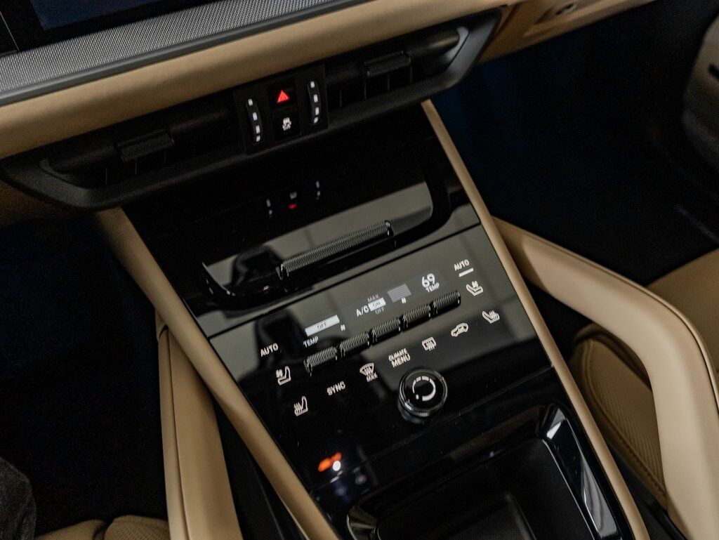 2025 Porsche Cayenne photo 18