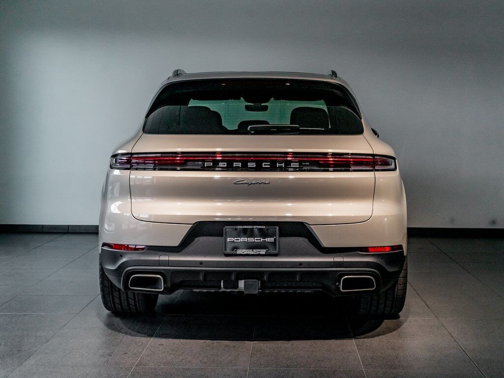 2025 Porsche Cayenne photo 6