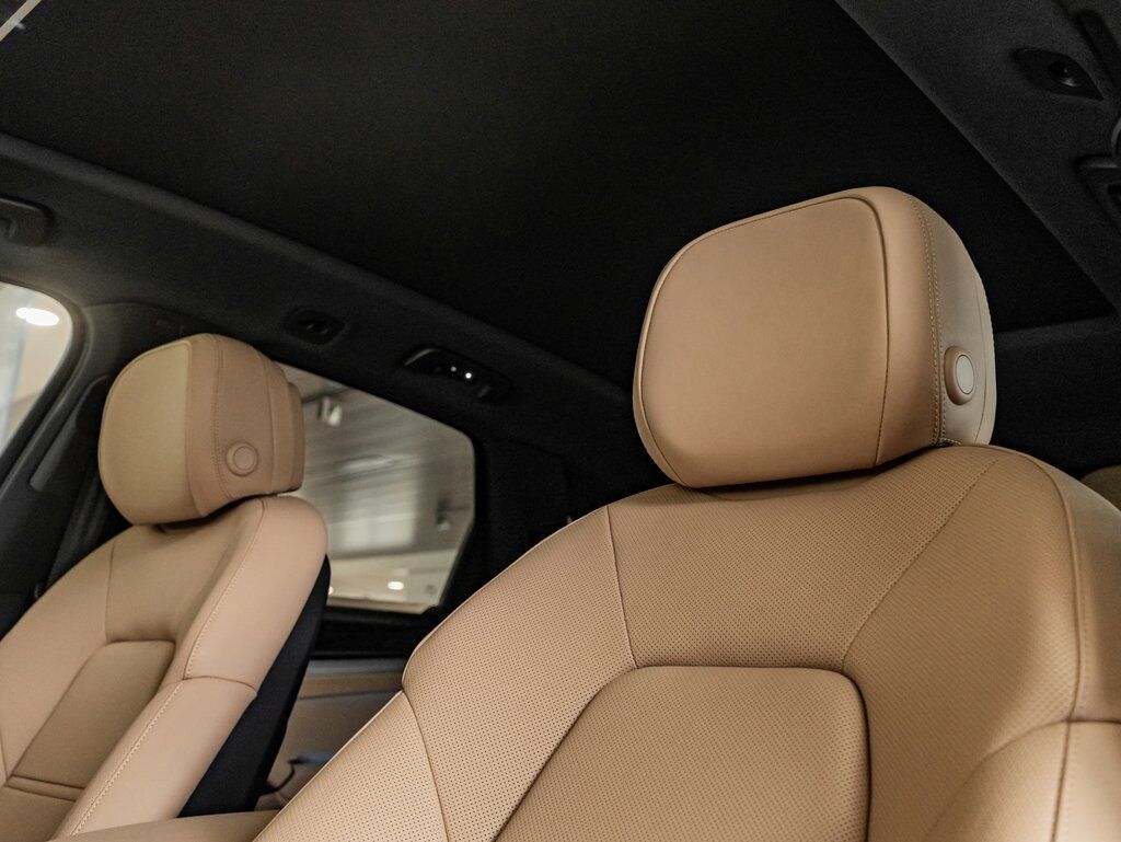 2025 Porsche Cayenne photo 15