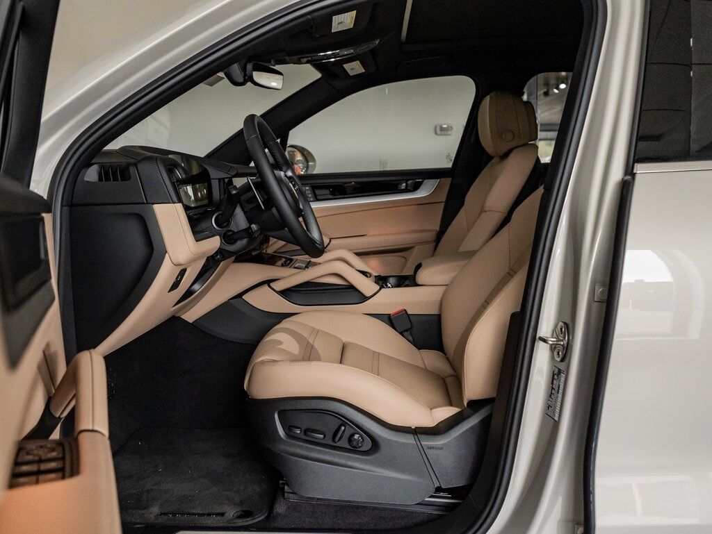 2025 Porsche Cayenne photo 5