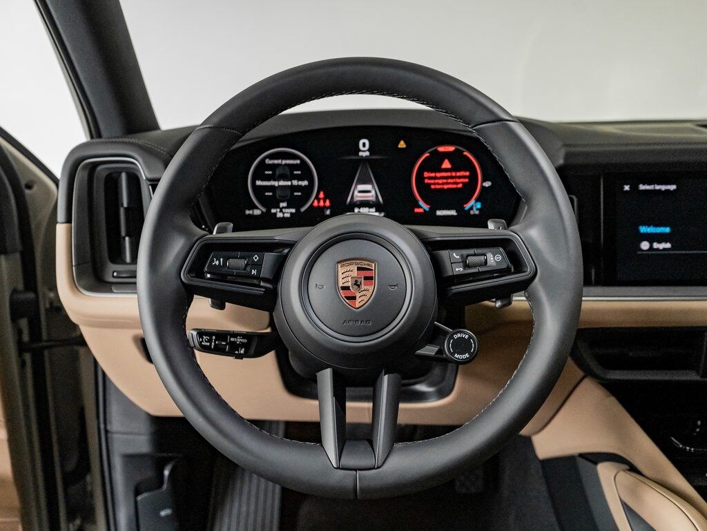 2025 Porsche Cayenne photo 16