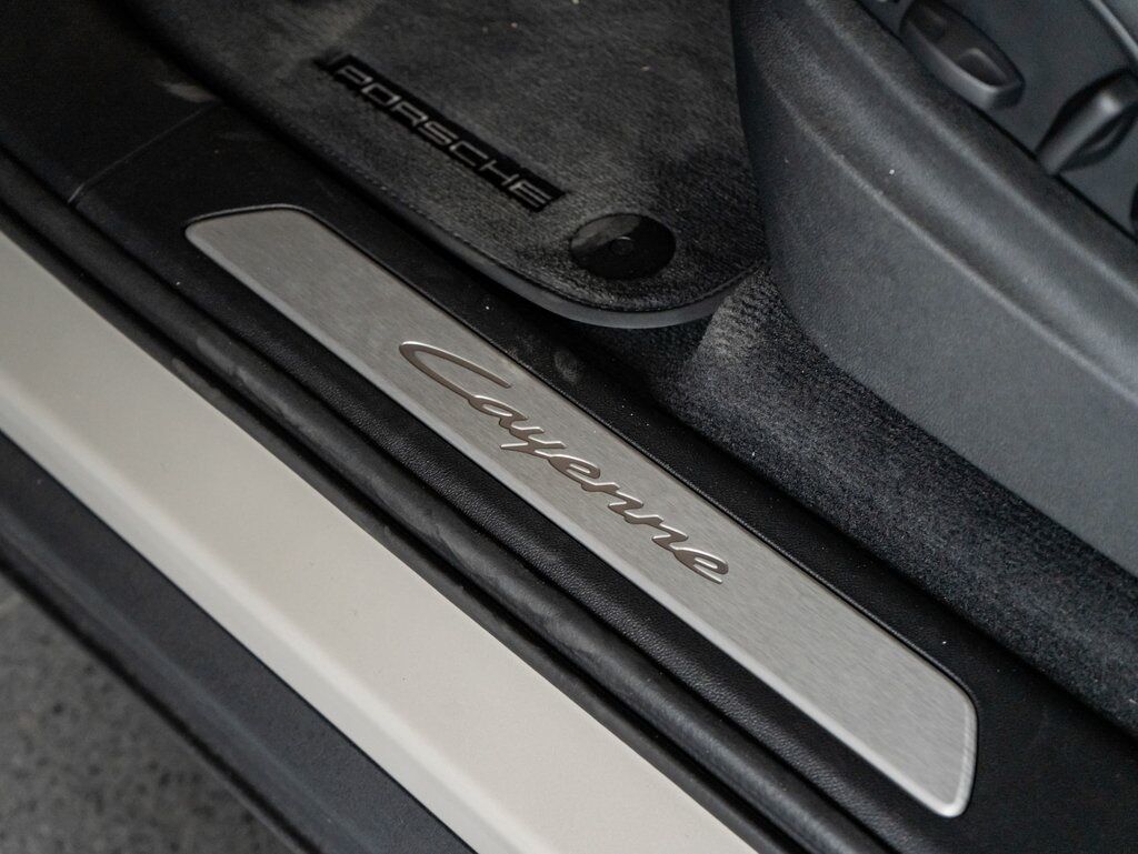 2025 Porsche Cayenne photo 14