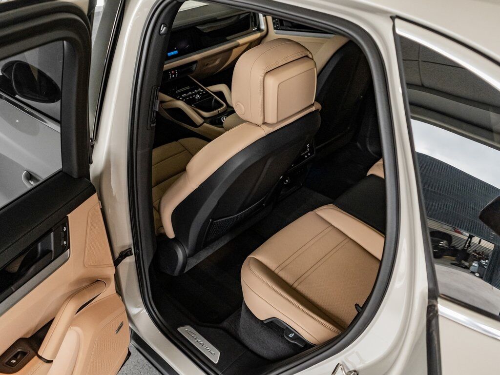 2025 Porsche Cayenne photo 22