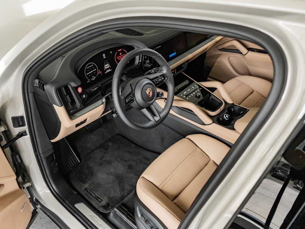 2025 Porsche Cayenne photo 4