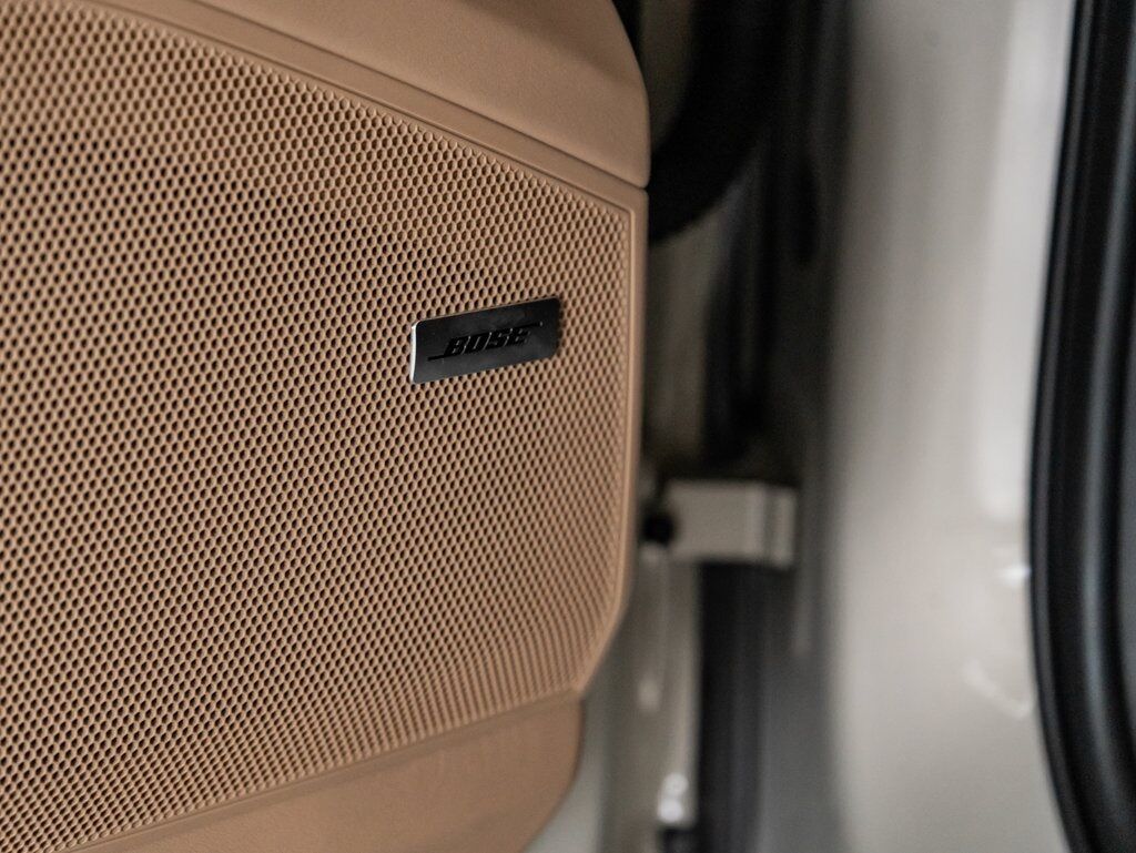 2025 Porsche Cayenne photo 13