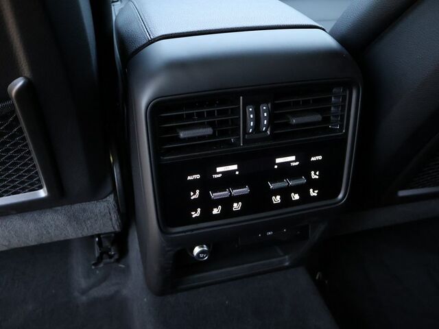 2025 Porsche Cayenne  Oshkosh WI