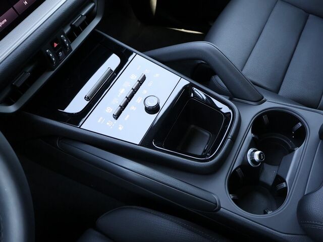 2025 Porsche Cayenne  Oshkosh WI