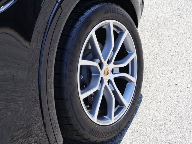 2025 Porsche Cayenne  Oshkosh WI