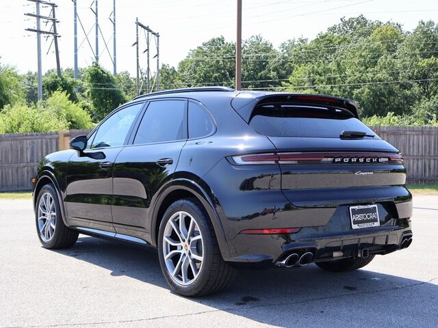 2025 Porsche Cayenne  Oshkosh WI