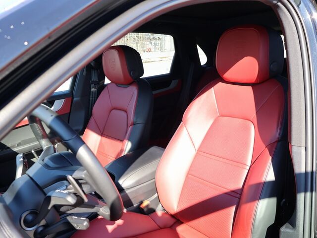 2025 Porsche Cayenne  Oshkosh WI