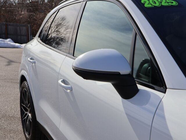 2025 Porsche Cayenne  Oshkosh WI