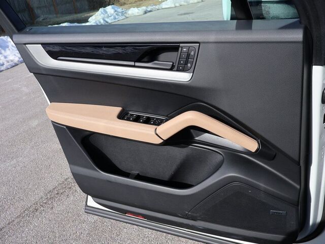 2025 Porsche Cayenne  Oshkosh WI