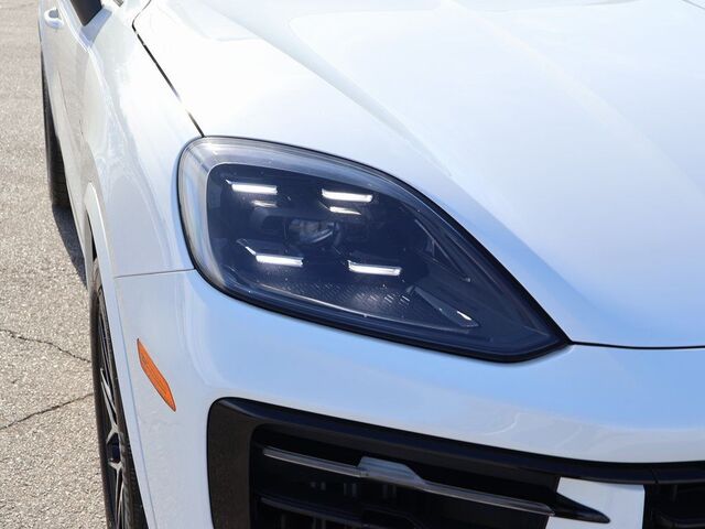 2025 Porsche Cayenne  Oshkosh WI