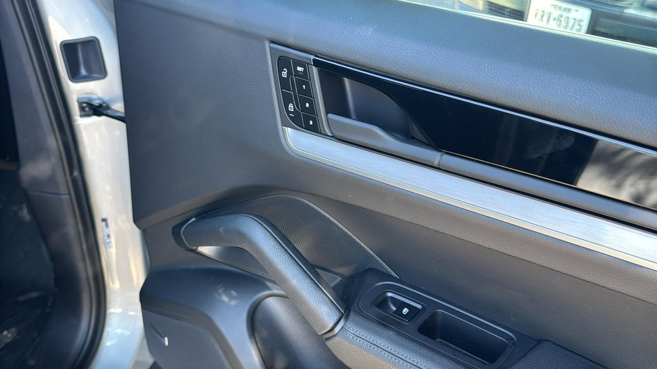 2025 Porsche Cayenne  Selma TX