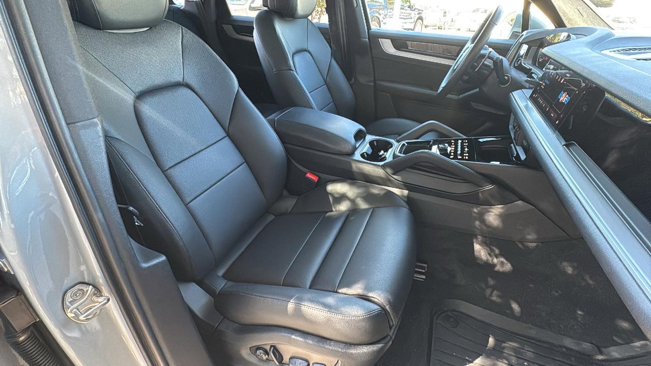 2025 Porsche Cayenne  Selma TX