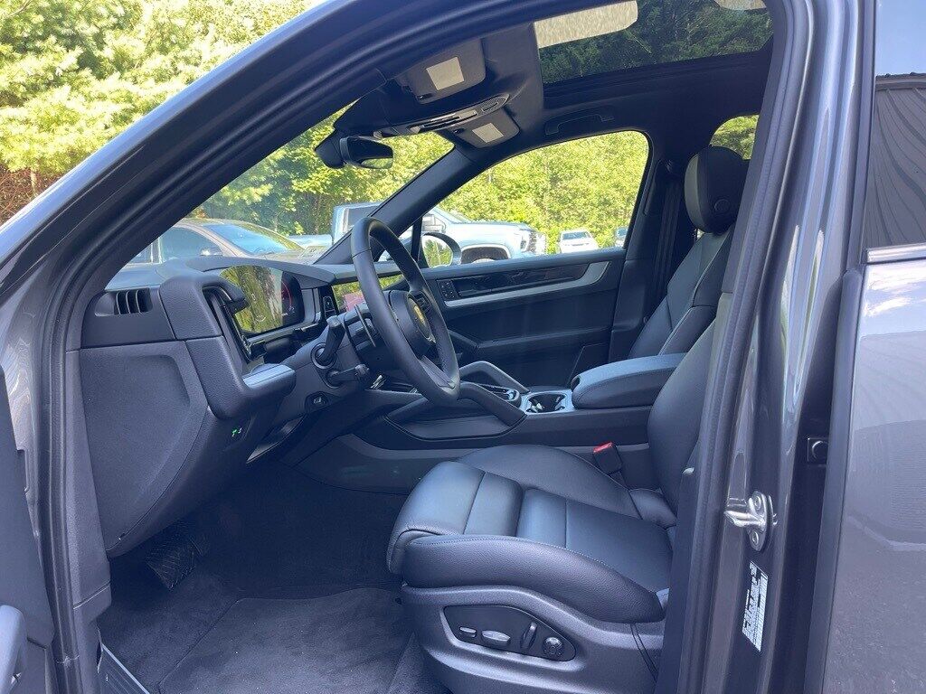2025 Porsche Cayenne Base Orange MA