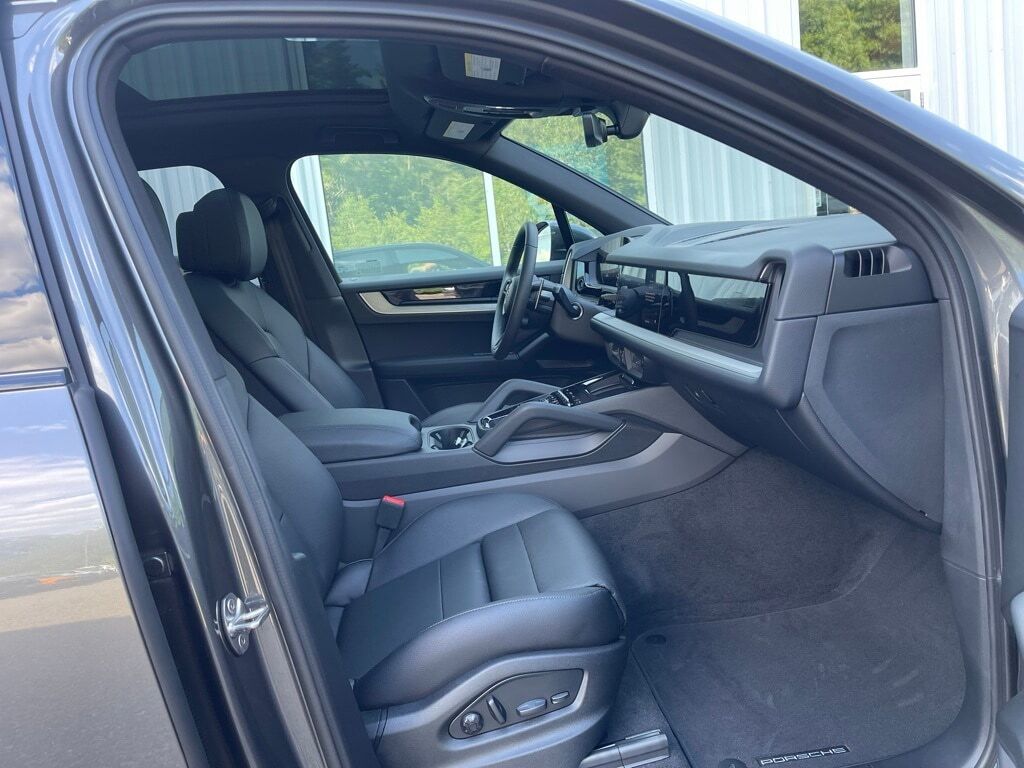 2025 Porsche Cayenne Base Orange MA