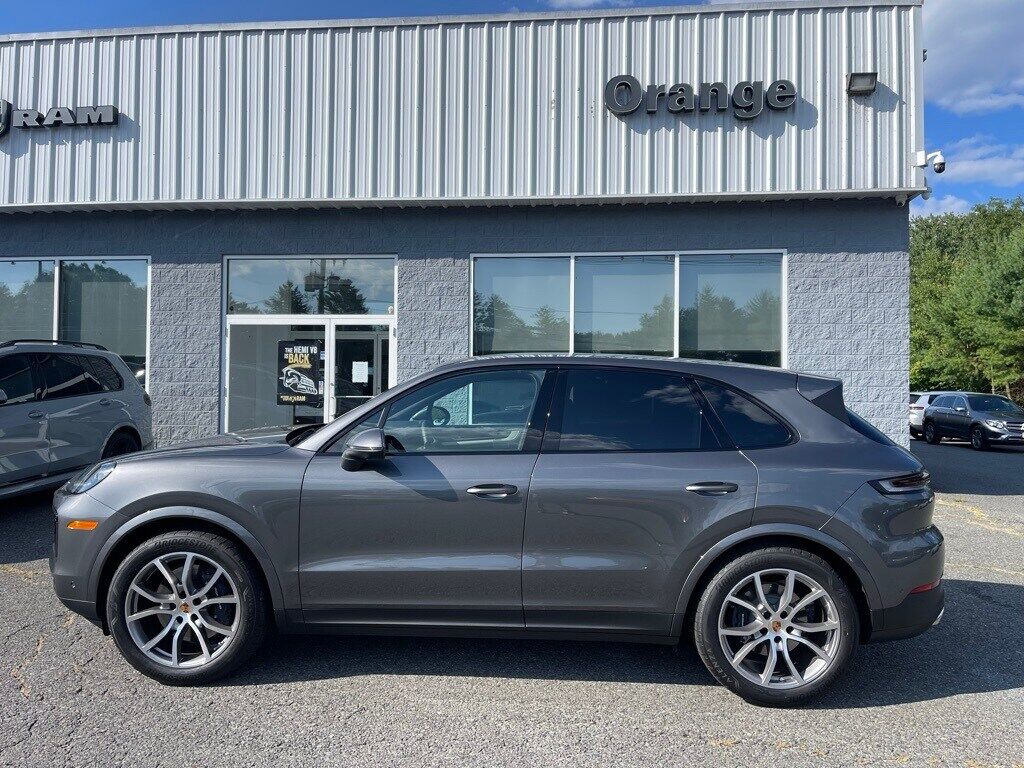 2025 Porsche Cayenne Base Orange MA