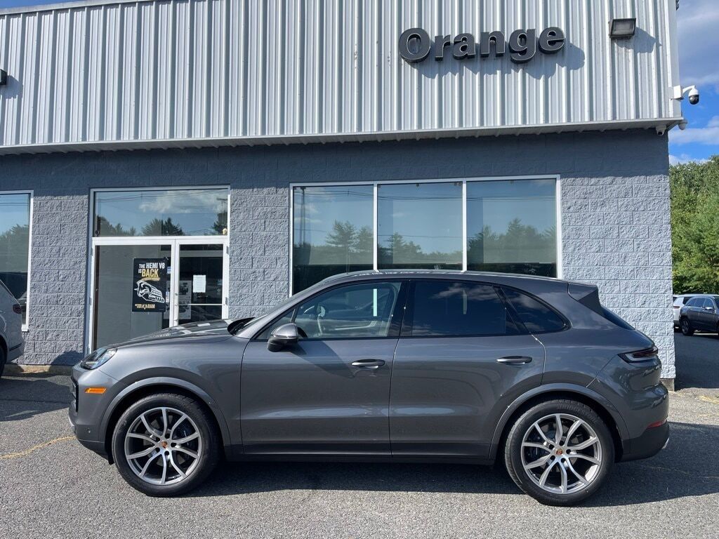 2025 Porsche Cayenne Base Orange MA