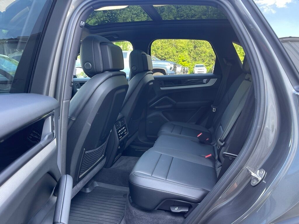 2025 Porsche Cayenne Base Orange MA