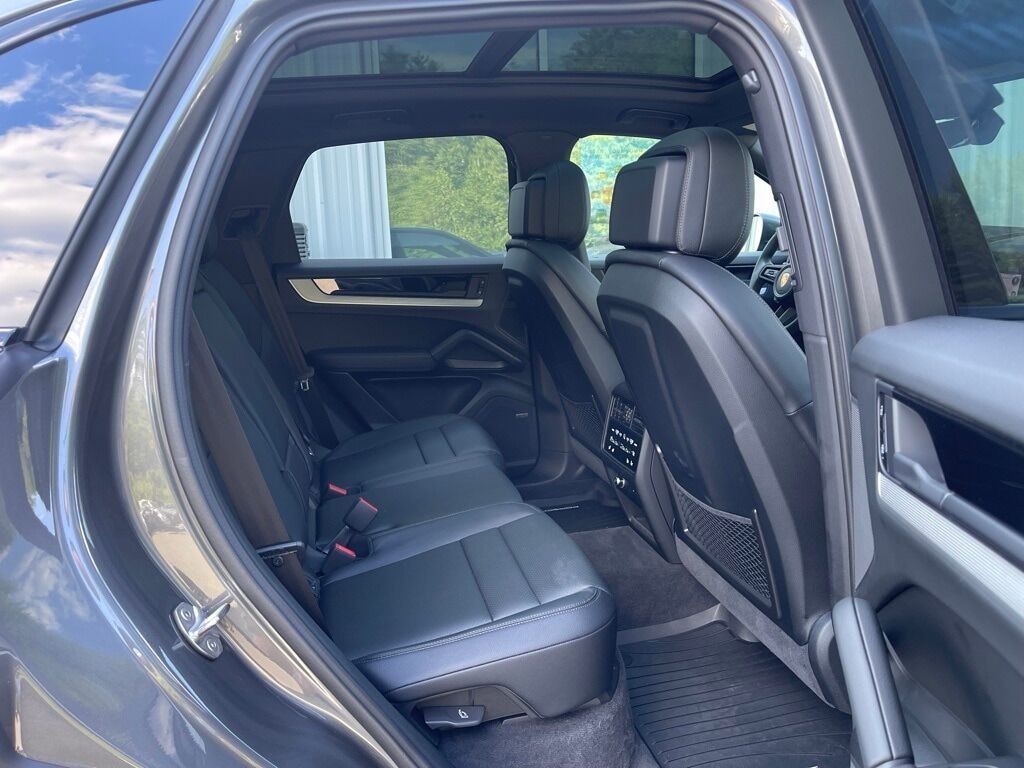 2025 Porsche Cayenne Base Orange MA