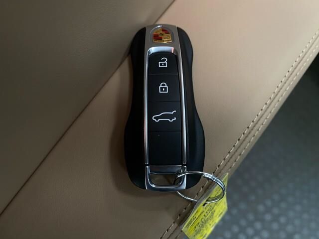2025 Porsche Cayenne E-Hybrid Appleton WI