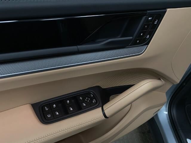 2025 Porsche Cayenne E-Hybrid Appleton WI
