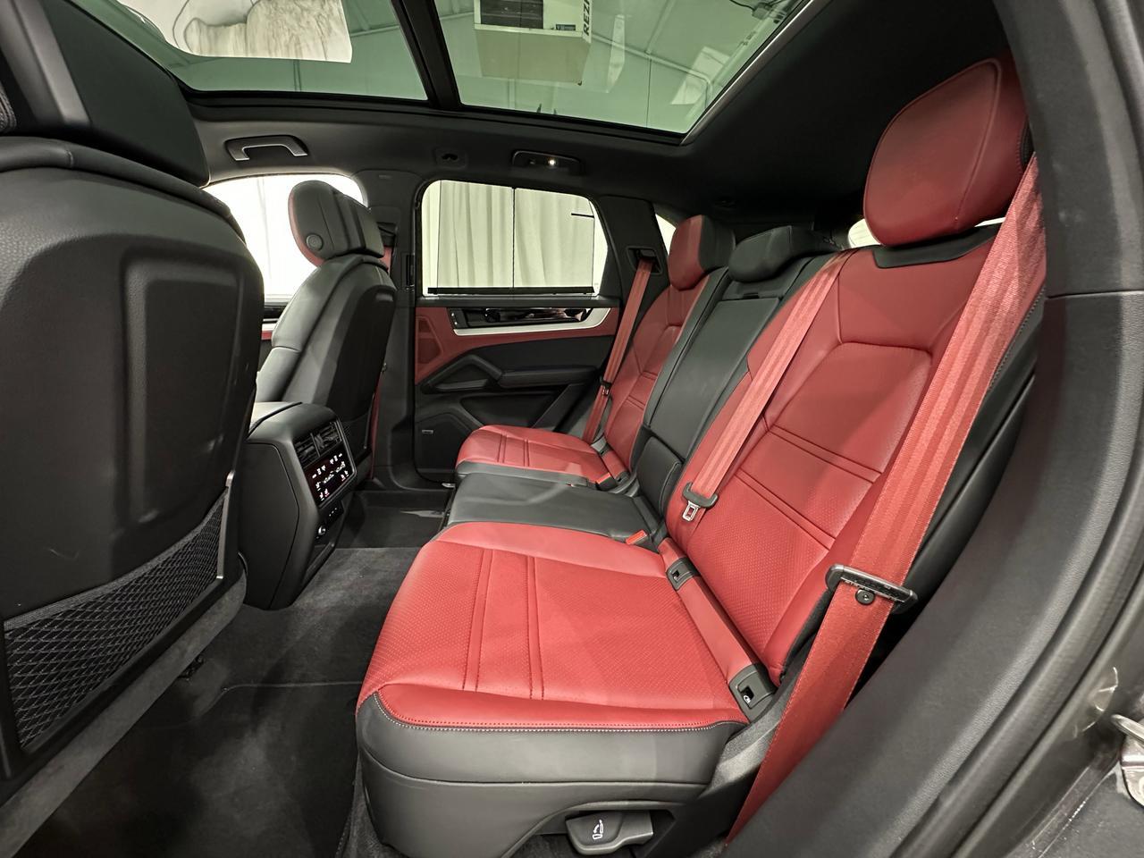 2025 Porsche Cayenne E-Hybrid photo 17